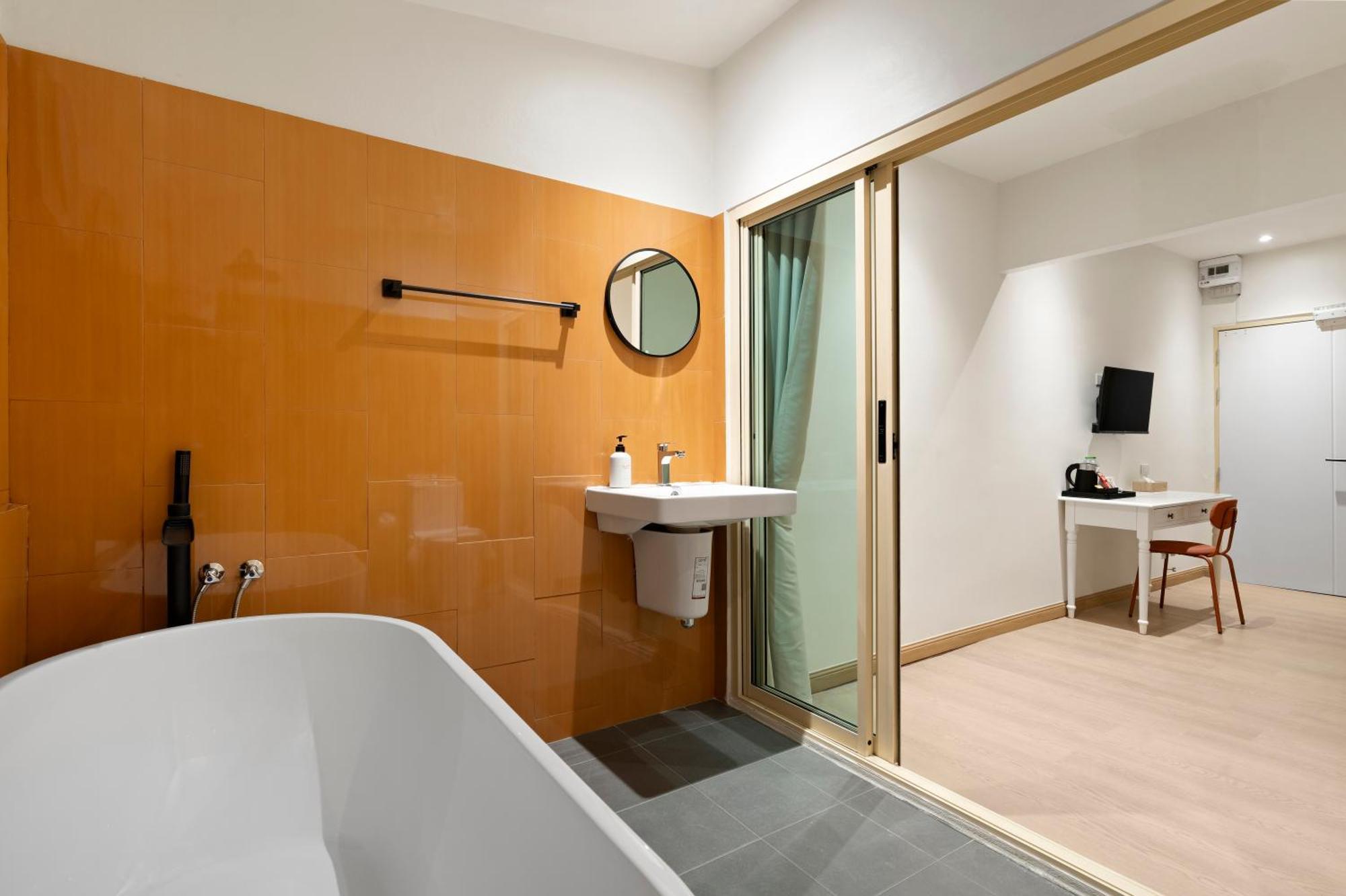 Horange Phuket Town Hotel Стая снимка